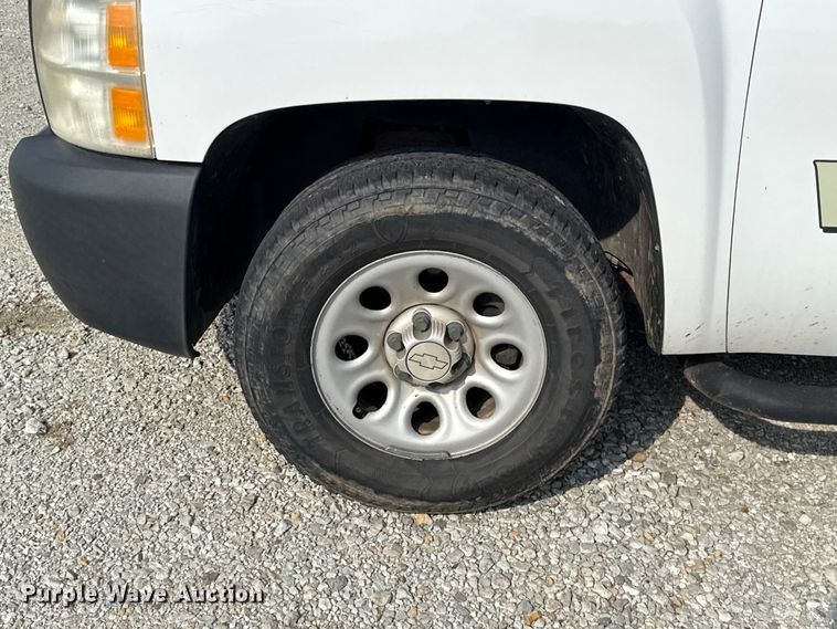 image for item ET6005 2008 Chevrolet Silverado 1500 pickup truck