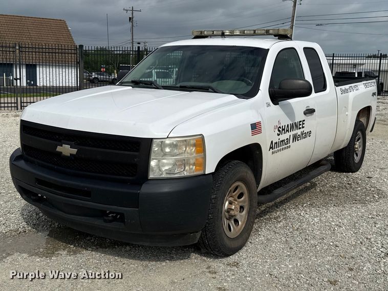 image for item ET6006 2011 Chevrolet Silverado 1500 Ext. Cab pickup truck