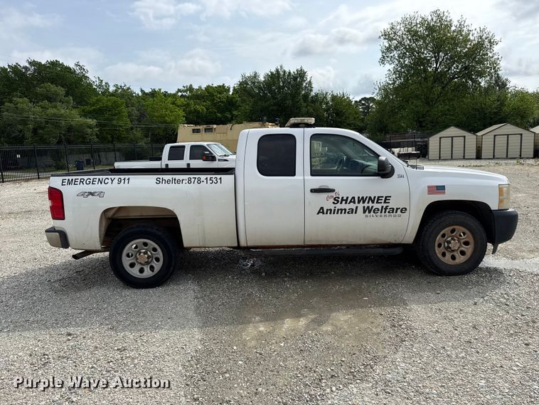 image for item ET6006 2011 Chevrolet Silverado 1500 Ext. Cab pickup truck