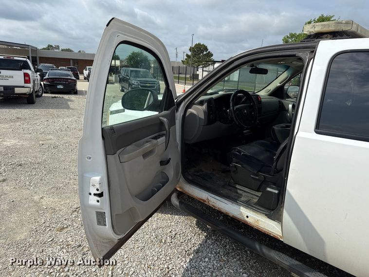 image for item ET6006 2011 Chevrolet Silverado 1500 Ext. Cab pickup truck