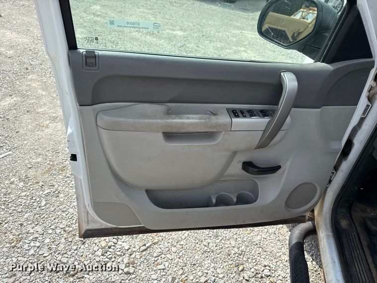 image for item ET6006 2011 Chevrolet Silverado 1500 Ext. Cab pickup truck
