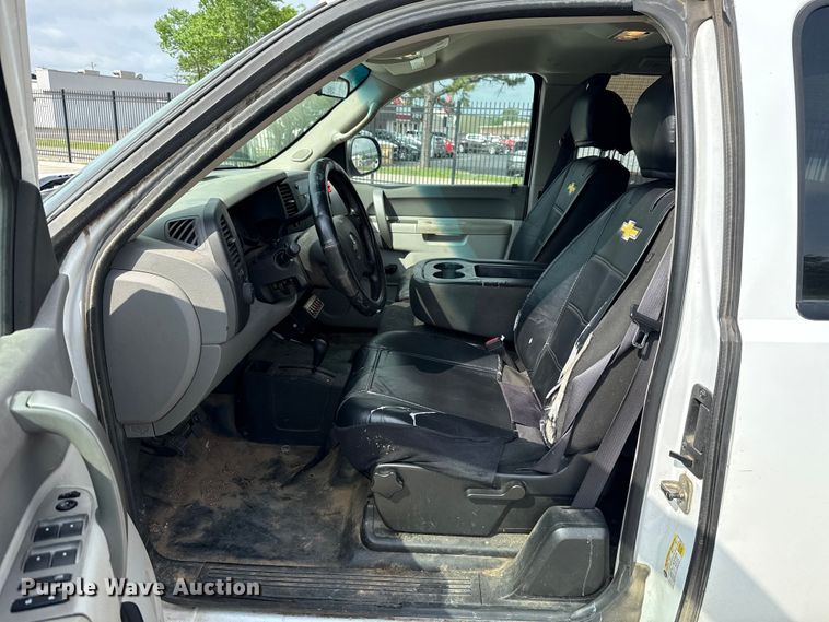 image for item ET6006 2011 Chevrolet Silverado 1500 Ext. Cab pickup truck