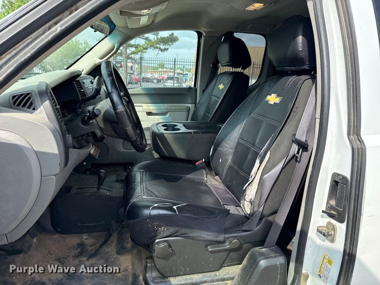 image for item ET6006 2011 Chevrolet Silverado 1500 Ext. Cab pickup truck