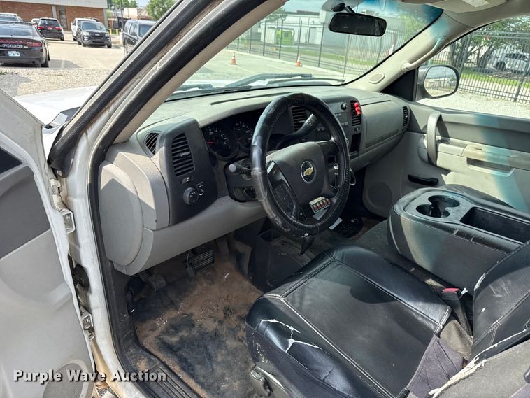image for item ET6006 2011 Chevrolet Silverado 1500 Ext. Cab pickup truck