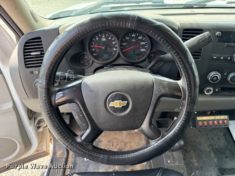 image for item ET6006 2011 Chevrolet Silverado 1500 Ext. Cab pickup truck