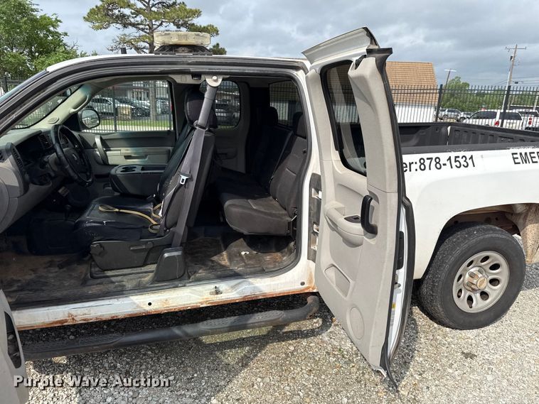 image for item ET6006 2011 Chevrolet Silverado 1500 Ext. Cab pickup truck