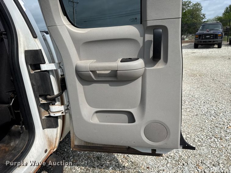 image for item ET6006 2011 Chevrolet Silverado 1500 Ext. Cab pickup truck