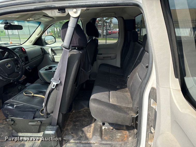image for item ET6006 2011 Chevrolet Silverado 1500 Ext. Cab pickup truck