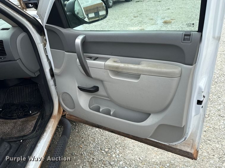 image for item ET6006 2011 Chevrolet Silverado 1500 Ext. Cab pickup truck