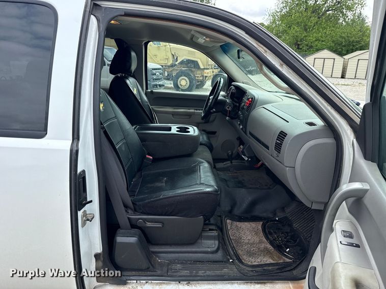 image for item ET6006 2011 Chevrolet Silverado 1500 Ext. Cab pickup truck
