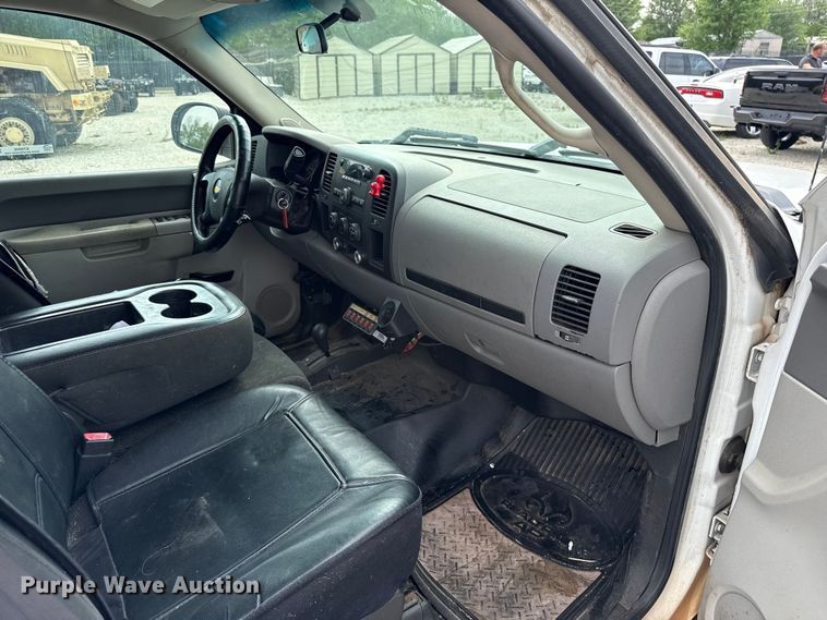 image for item ET6006 2011 Chevrolet Silverado 1500 Ext. Cab pickup truck