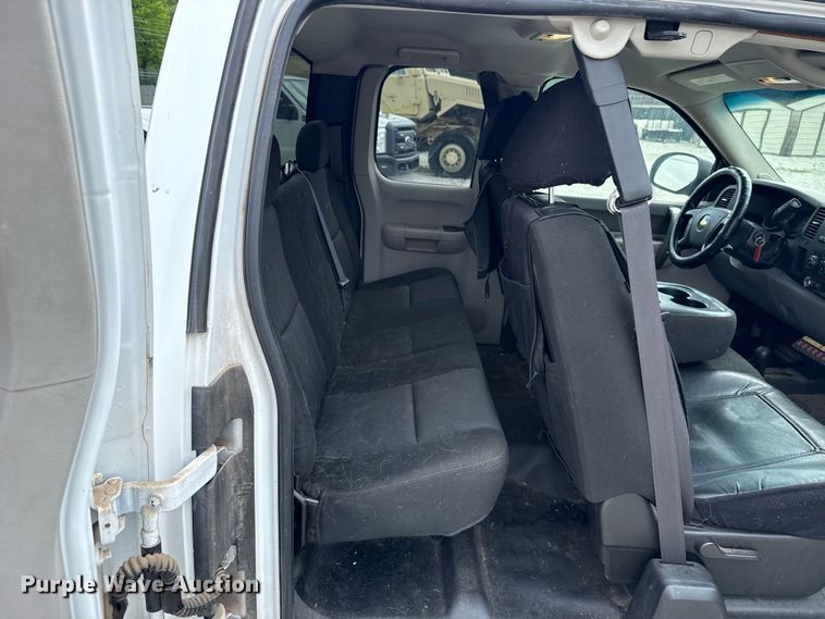 image for item ET6006 2011 Chevrolet Silverado 1500 Ext. Cab pickup truck