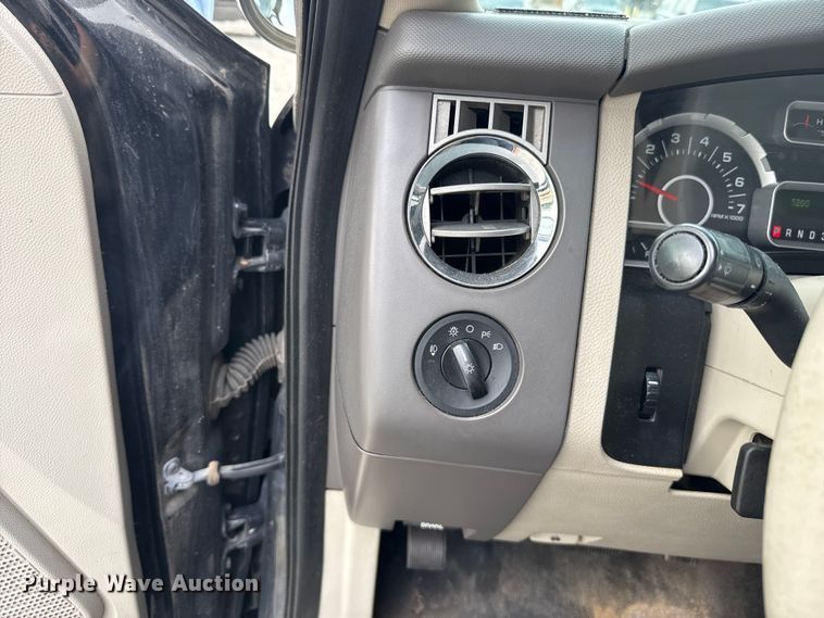 image for item ET6008 2010 Ford Expedition XLT SUV