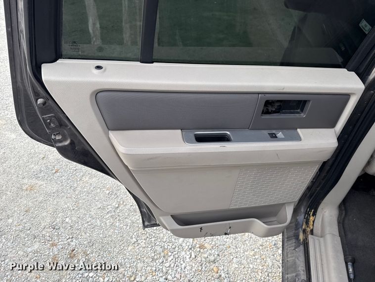 image for item ET6008 2010 Ford Expedition XLT SUV