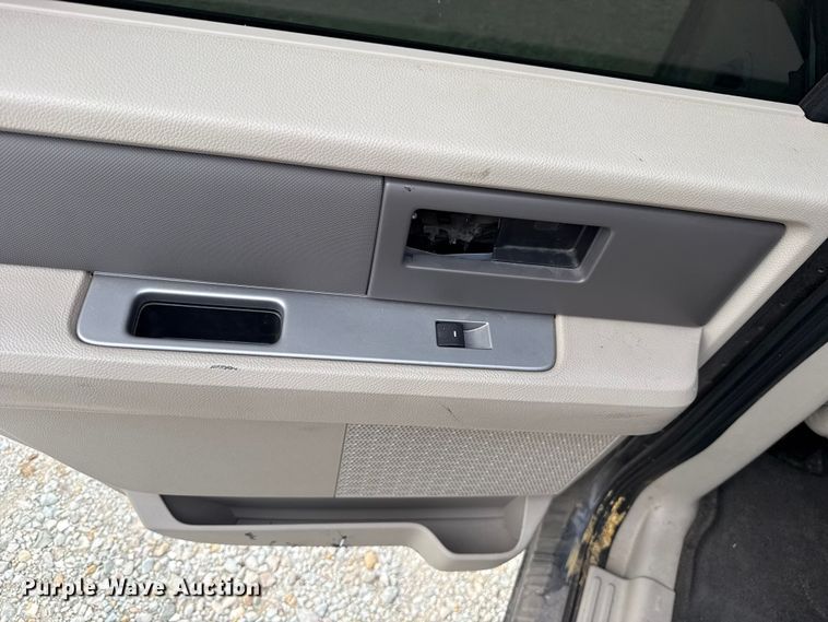 image for item ET6008 2010 Ford Expedition XLT SUV