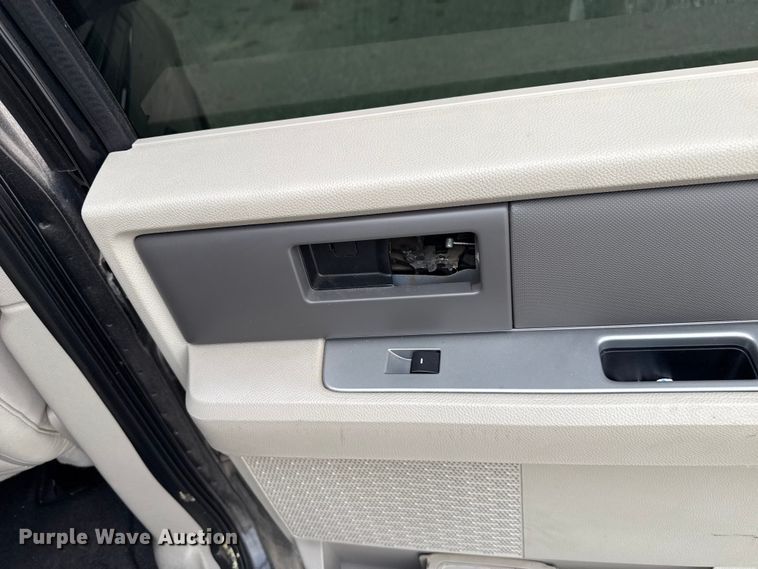 image for item ET6008 2010 Ford Expedition XLT SUV