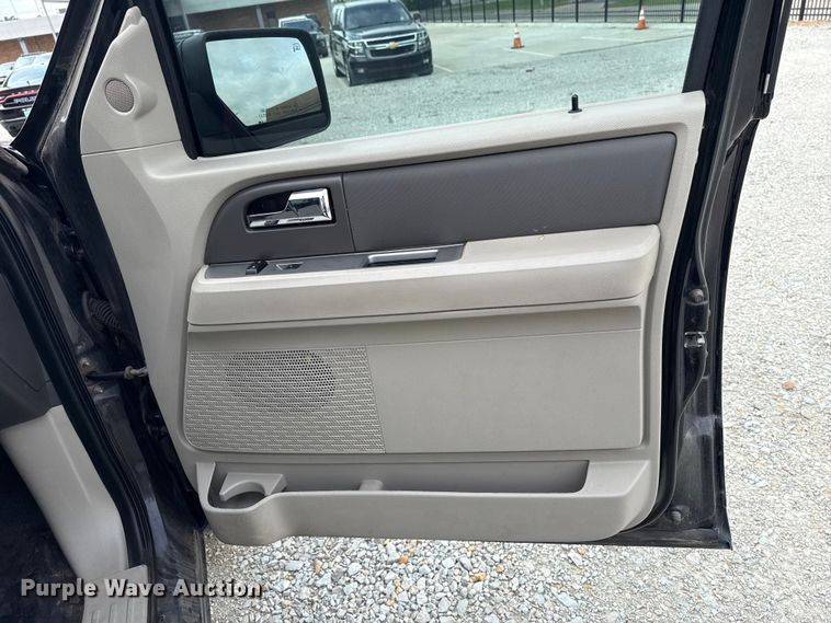 image for item ET6008 2010 Ford Expedition XLT SUV