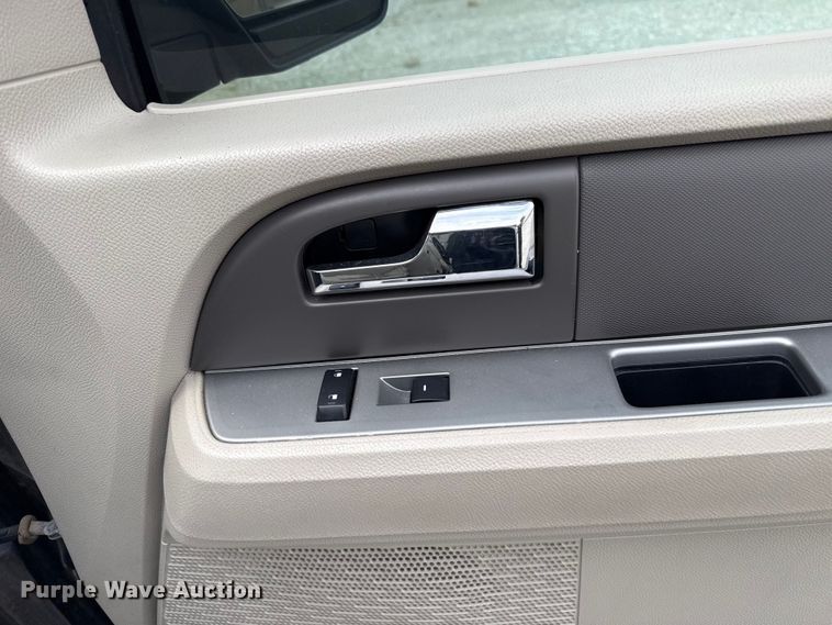 image for item ET6008 2010 Ford Expedition XLT SUV