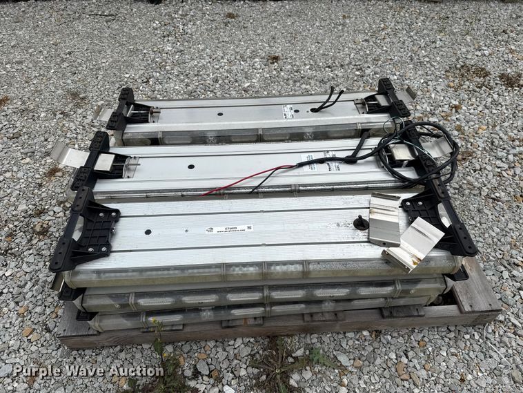 image for item ET6009 (9) Whelen GB2SP3J police lights