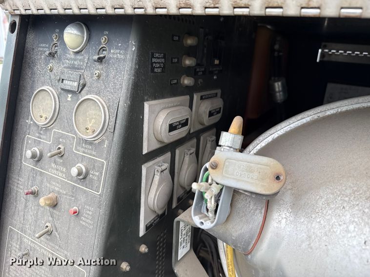 image for item ET6032 1999 T&J FL-1D light plant