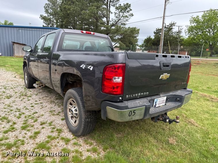 image for item ET6087 2011 Chevrolet Silverado 3500HD Crew Cab pickup truck