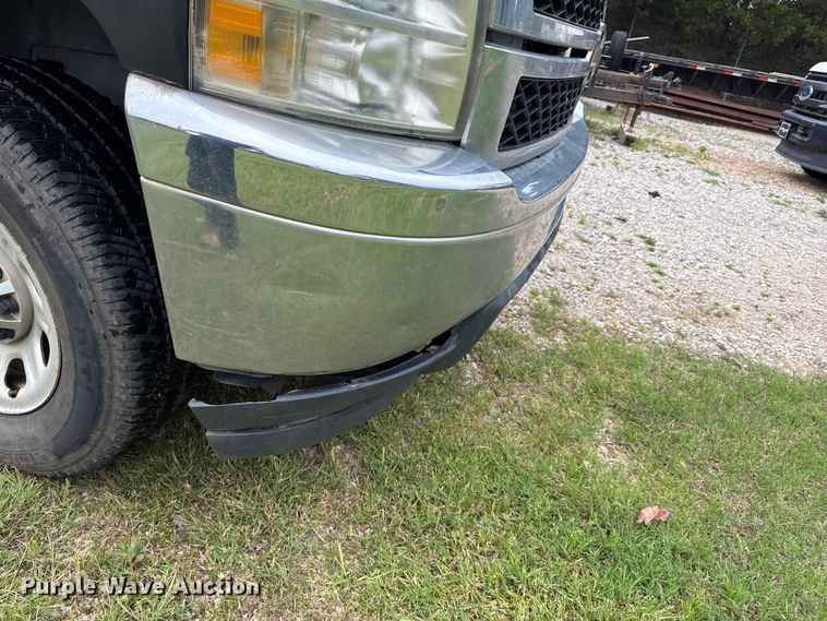 image for item ET6087 2011 Chevrolet Silverado 3500HD Crew Cab pickup truck
