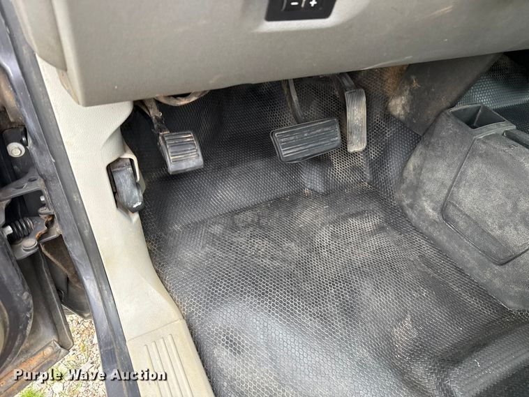 image for item ET6087 2011 Chevrolet Silverado 3500HD Crew Cab pickup truck