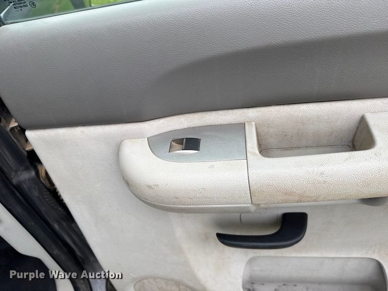 image for item ET6087 2011 Chevrolet Silverado 3500HD Crew Cab pickup truck