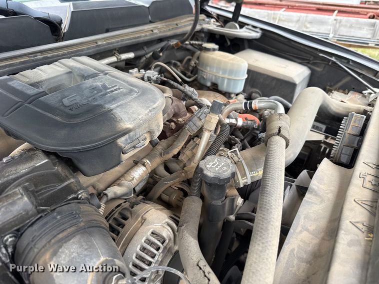 image for item ET6087 2011 Chevrolet Silverado 3500HD Crew Cab pickup truck
