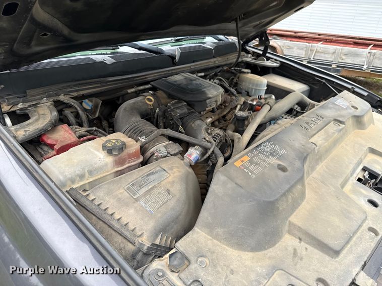 image for item ET6087 2011 Chevrolet Silverado 3500HD Crew Cab pickup truck
