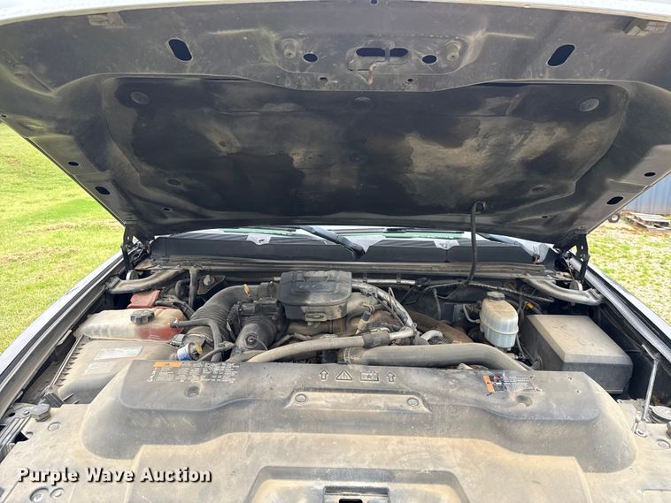 image for item ET6087 2011 Chevrolet Silverado 3500HD Crew Cab pickup truck