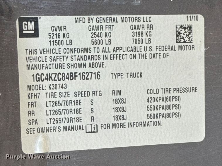 image for item ET6087 2011 Chevrolet Silverado 3500HD Crew Cab pickup truck