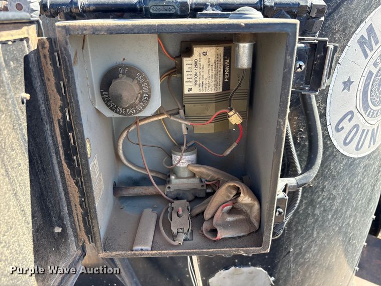 image for item EU0431 1999 Crafco melter applicator