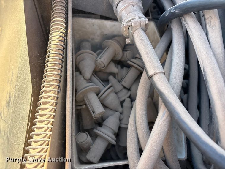 image for item EU0432 Asphalt zipper As-480HD cold planer