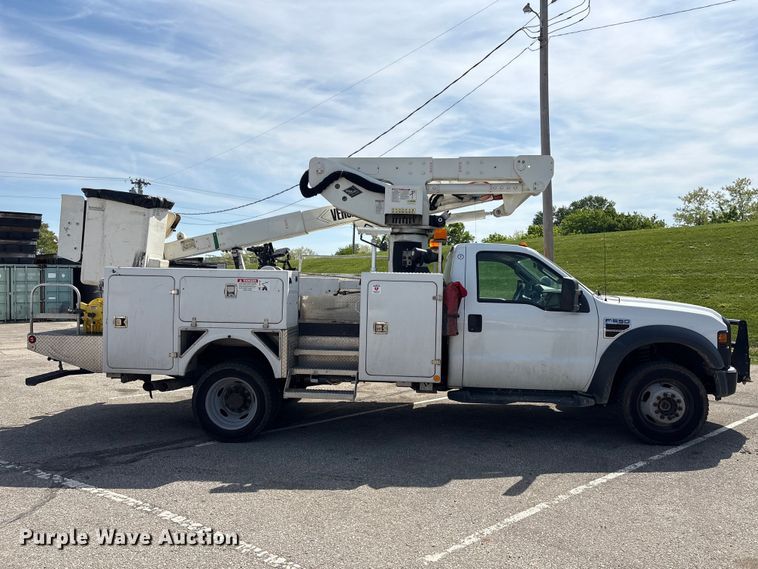 image for item EU0549 2010 Ford F550 Super Duty bucket truck