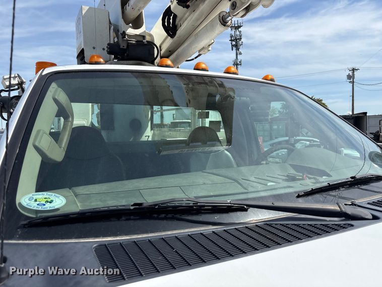 image for item EU0549 2010 Ford F550 Super Duty bucket truck