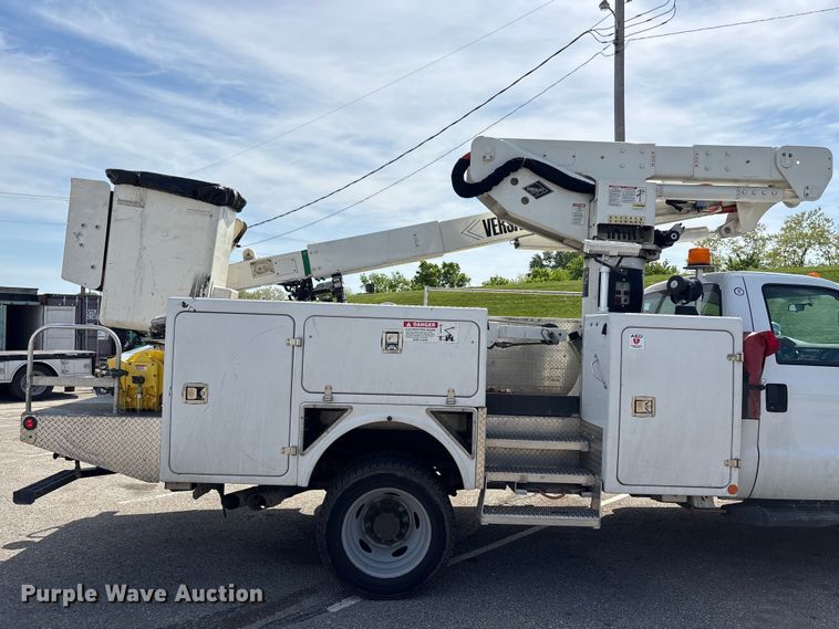 image for item EU0549 2010 Ford F550 Super Duty bucket truck
