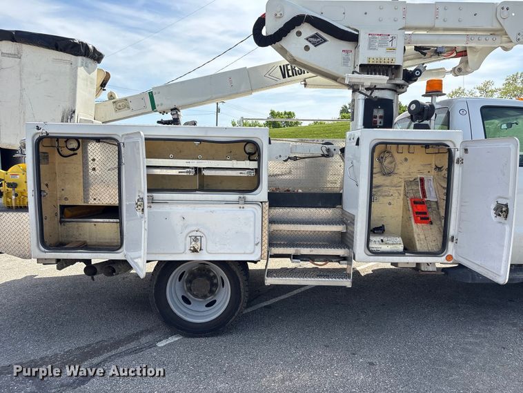 image for item EU0549 2010 Ford F550 Super Duty bucket truck