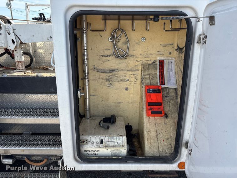 image for item EU0549 2010 Ford F550 Super Duty bucket truck