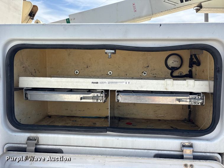 image for item EU0549 2010 Ford F550 Super Duty bucket truck