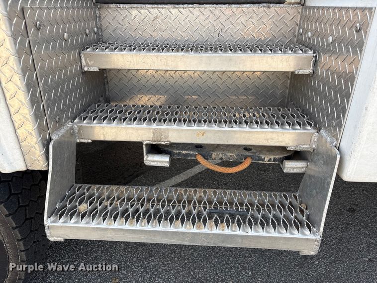 image for item EU0549 2010 Ford F550 Super Duty bucket truck