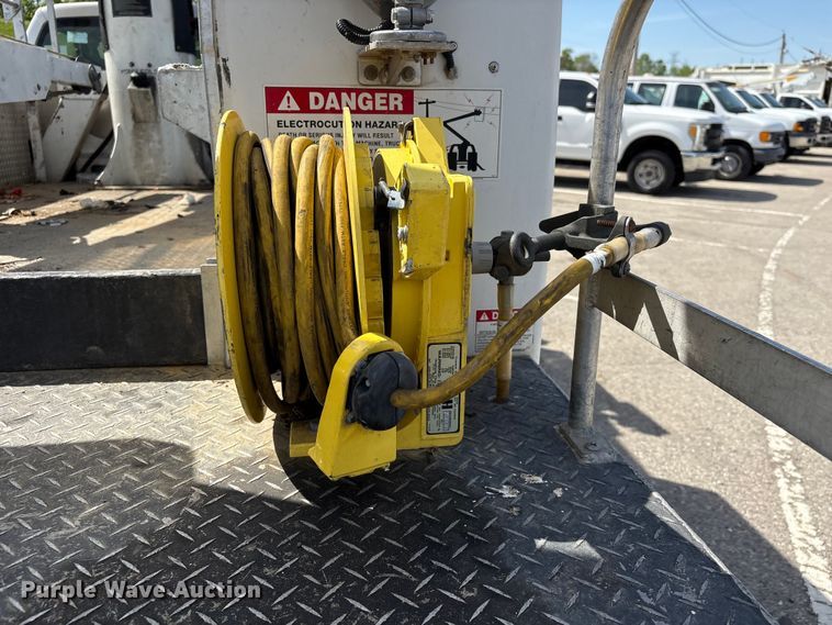 image for item EU0549 2010 Ford F550 Super Duty bucket truck