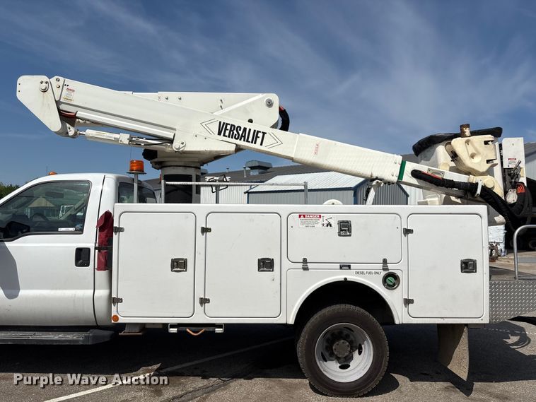 image for item EU0549 2010 Ford F550 Super Duty bucket truck