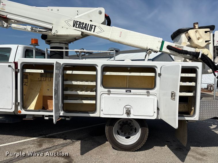 image for item EU0549 2010 Ford F550 Super Duty bucket truck