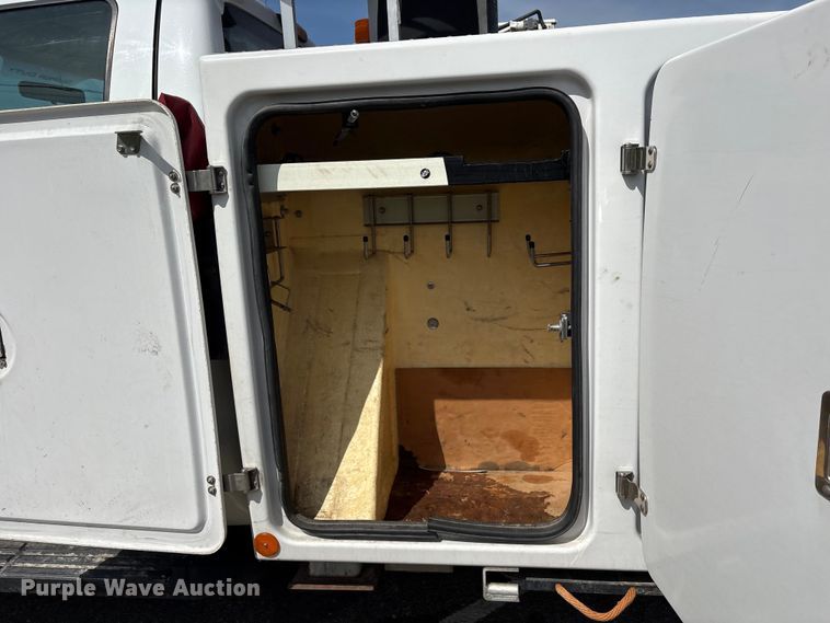 image for item EU0549 2010 Ford F550 Super Duty bucket truck