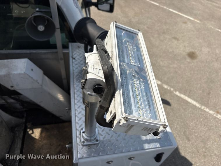 image for item EU0549 2010 Ford F550 Super Duty bucket truck