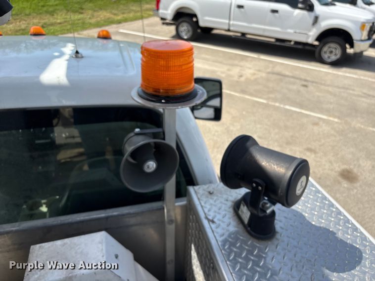 image for item EU0549 2010 Ford F550 Super Duty bucket truck