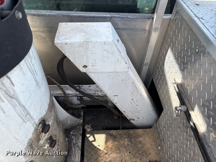 image for item EU0549 2010 Ford F550 Super Duty bucket truck