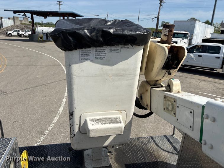 image for item EU0549 2010 Ford F550 Super Duty bucket truck