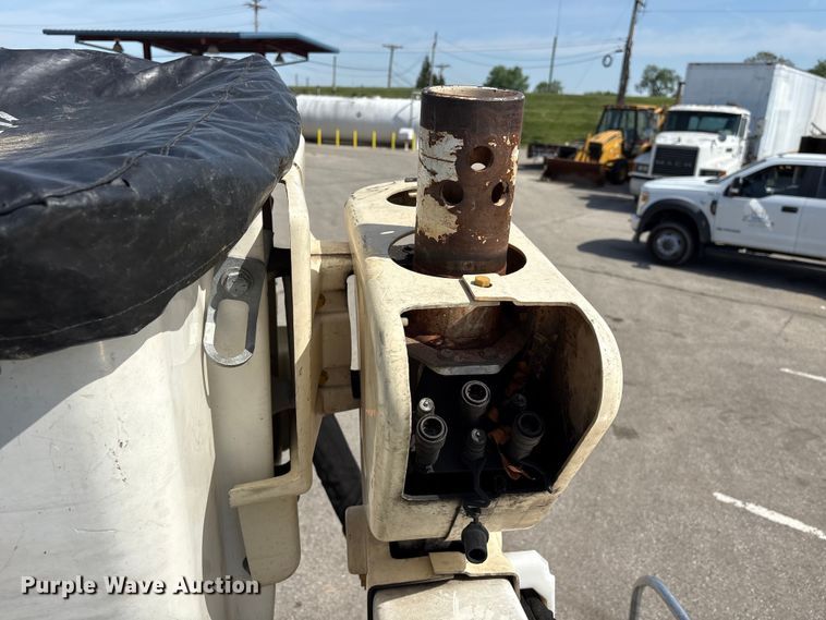 image for item EU0549 2010 Ford F550 Super Duty bucket truck